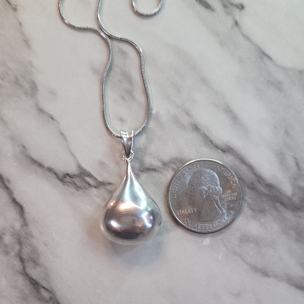 Elegant 925 Sterling Silver Teardrop Pendant Necklace - Picture 7 of 7